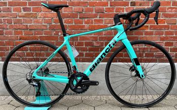 Bianchi - NEW! Infinito XE/Disc Brakes/Voll Carbon/Shimano Ultegra/Size 53 & 55 & 57, 2023