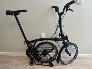 Used Brompton P Line Urban (Mid Handlebars) 2022 Road & Gravel, Black — image 5 of 9