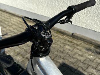 Used Rose THE BRUCE 2 2023 2023 Mountainbike, Weiß, 26 — image 8 of 9