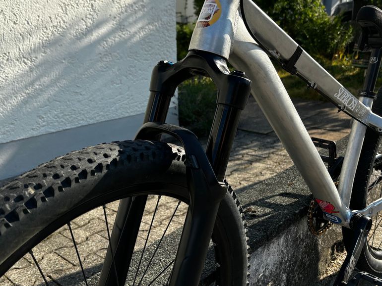 Used Rose THE BRUCE 2 2023 2023 Mountainbike, Weiß, 26 — image 5 of 9