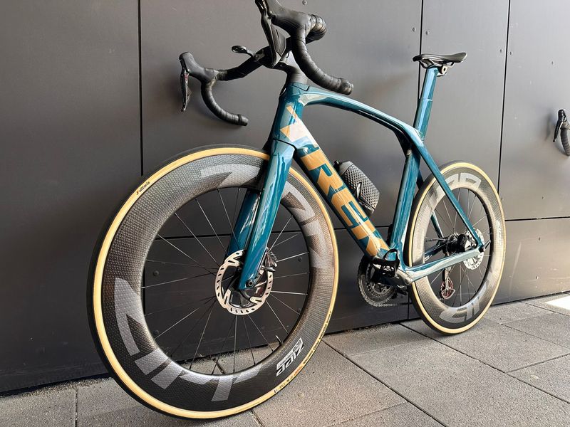 Trek Madone SLR 9 Disc 2020 2020 Road & Gravel d'occasion