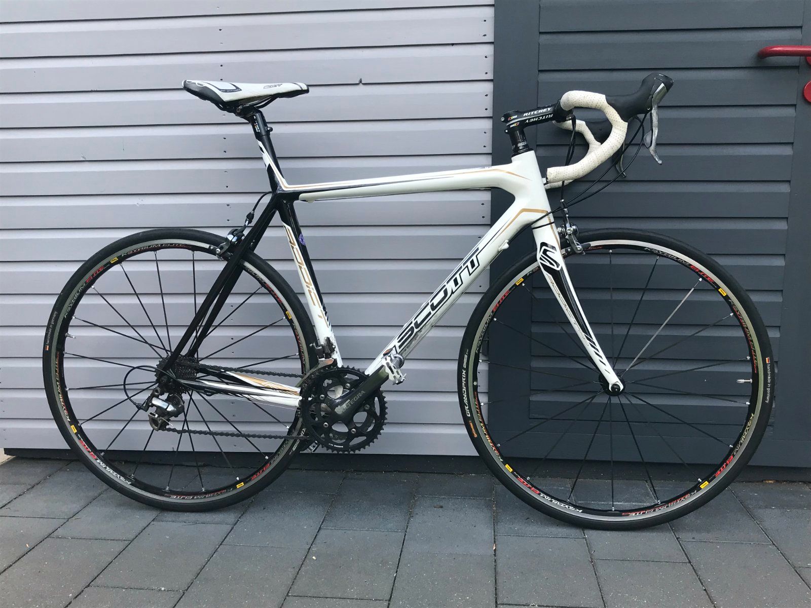 Scott addict cheap r3 2011