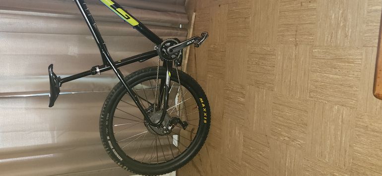 Used GT GT Avalanche 2018 Mountainbike, Black — image 6 of 9