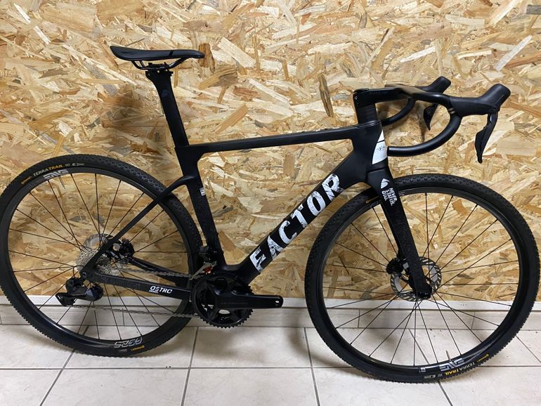 Factor Ostro Gravel Frameset Premium 2023 2023 Road & Gravel usato, Nero — immagine 1 di 3