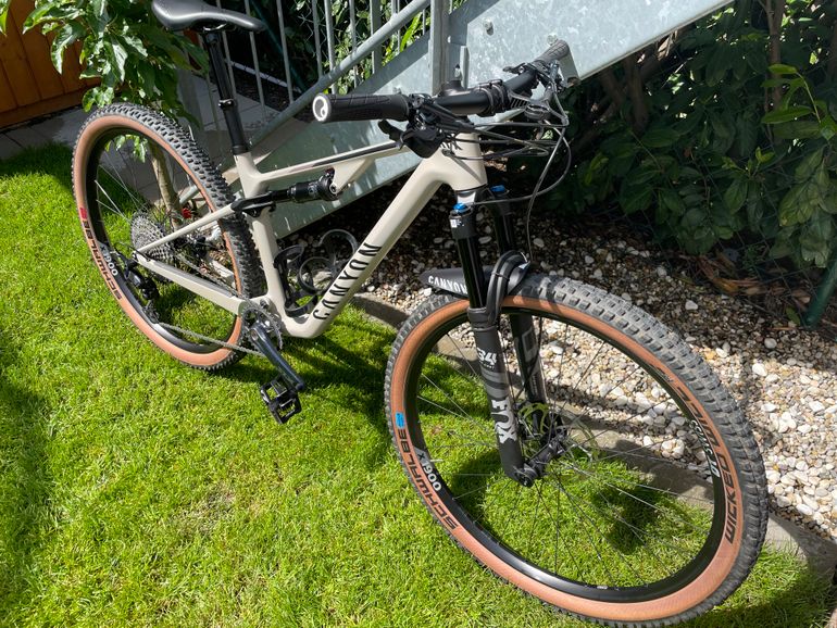 Used Canyon Lux Trail CF 6 2022 Mountainbike, Light Gray — image 1 of 12