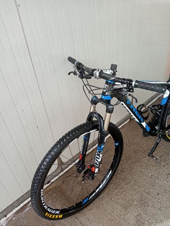 Used Trek Superfly 9.7 2017 2017 Mountainbike, Blue, 27.5 — image 4 of 7