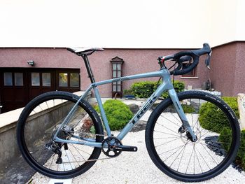 Used Trek Boone Disc Carbon OCLV600 Road & Gravel, Hellgrau — image 1 of 13