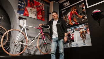 Pinarello Jan Ullrich Team Telekom Road Bike + Signed Yellow Jersey 1998 Road & Gravel d'occasion — image 2 sur 23
