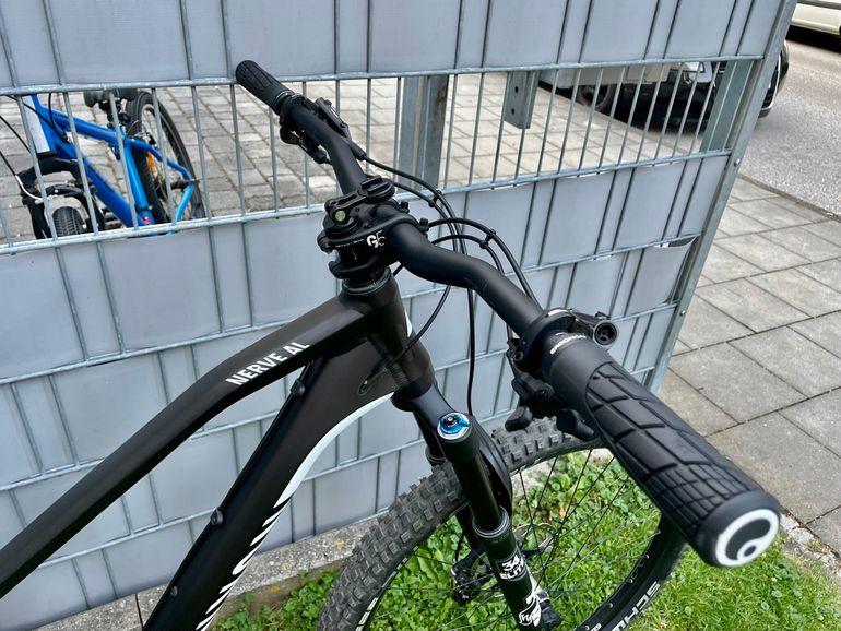 Used Canyon Nerve 9.9 2015 Mountainbike, Schwarz — image 11 of 12