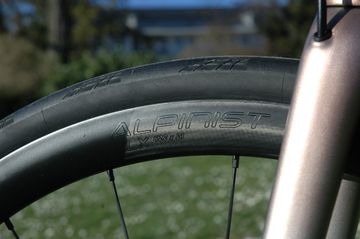Brugt Specialized S-WORKS AETHOS "Champagne" DURA-ACE Di2 Roval Alpinist Gr.56 2025 Road & Gravel — billede 5 af 12