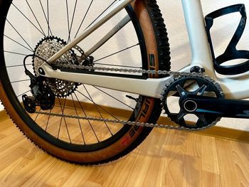 Used Canyon Lux Trail CF 6 2023 2023 Mountainbike, White, 29 — image 3 of 3