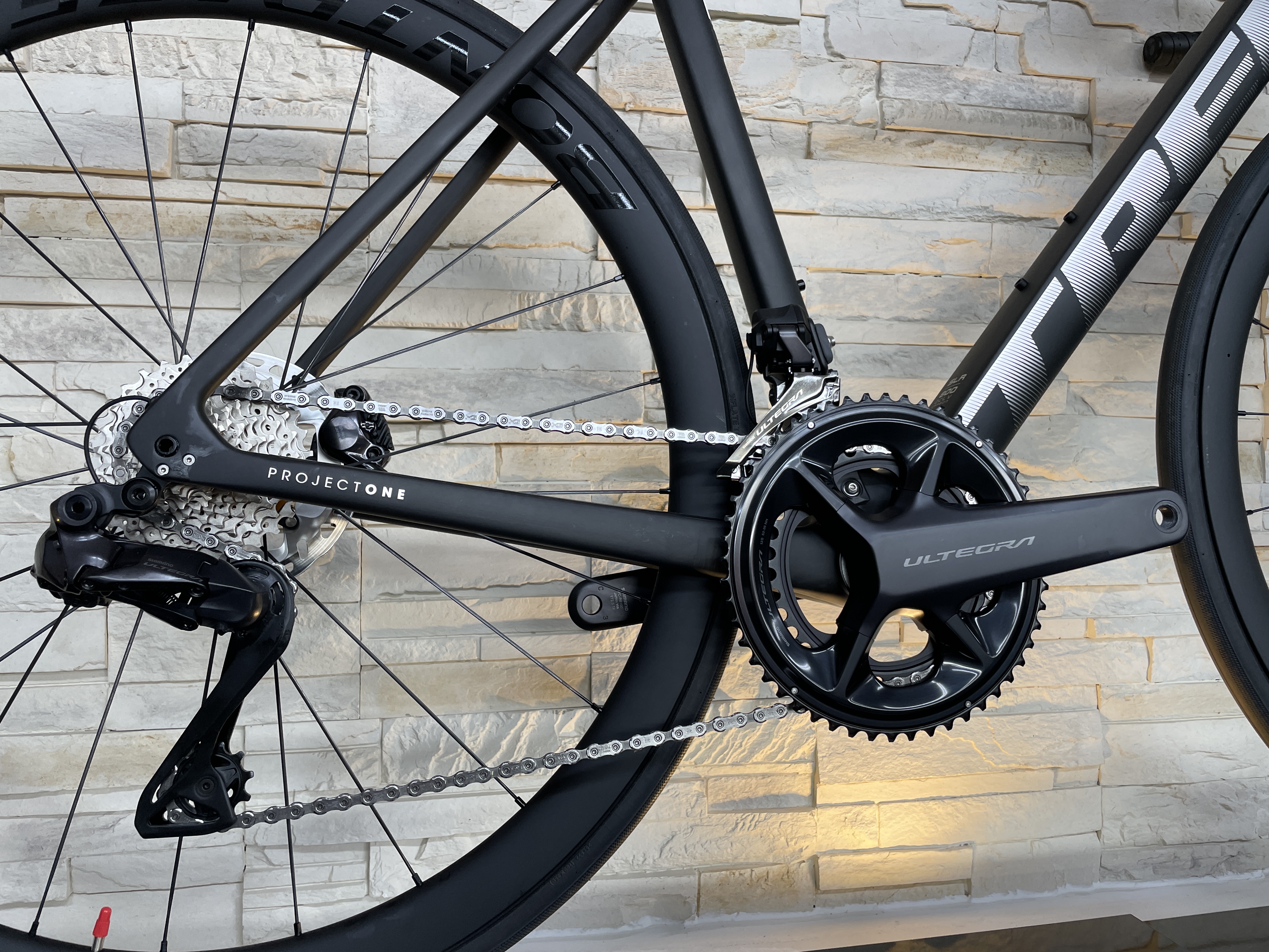 Trek emonda slr 7 ultegra discount di2 disc road bike 2021