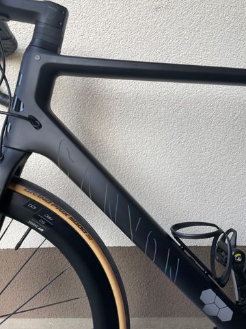 Tweedehands Canyon Ultimate CFR Disc eTap 2022 2022 Road & Gravel — afbeelding 2 van 13