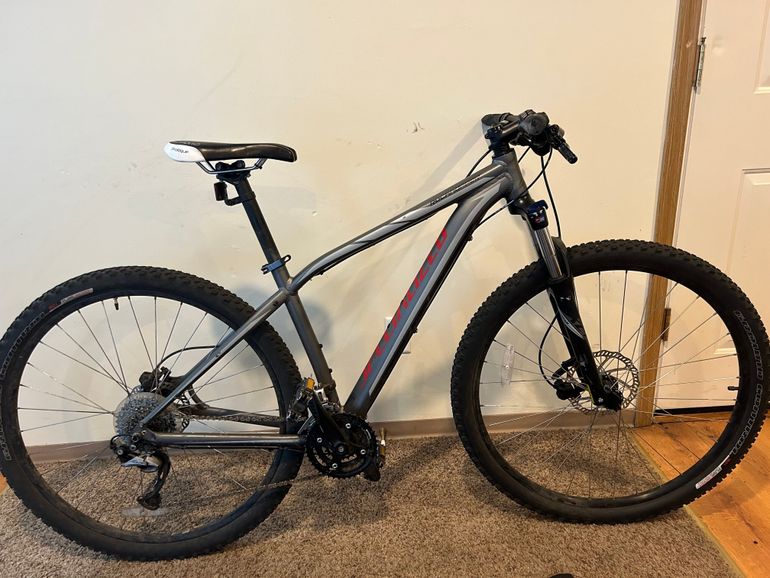 Used Specialized Rockhopper 29 2014 2014 Mountainbike, Light Gray, 29 — image 1 of 3