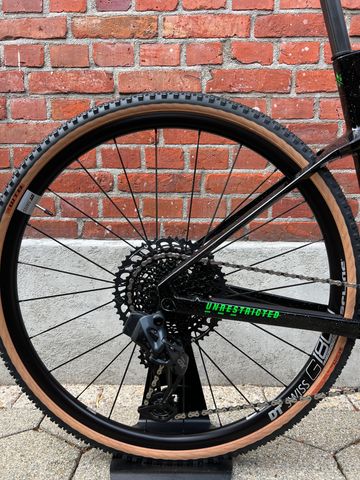 Used BMC NEW! URS 01 Four Gravel Carbon/SRAM GX AXS 1x12/Size L/DT-Swiss 2024 Road & Gravel, Green — image 2 of 16