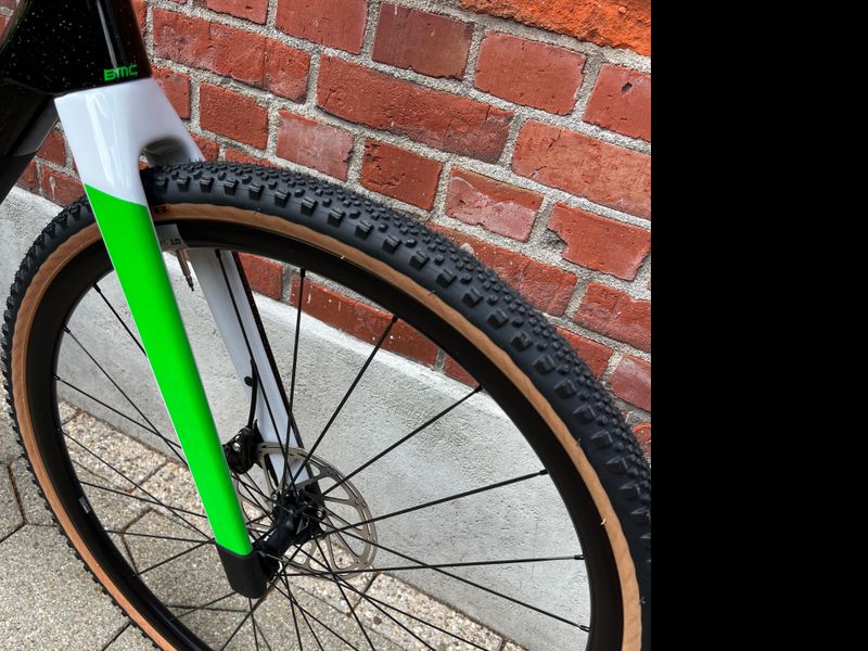Used BMC NEW! URS 01 Four Gravel Carbon/SRAM GX AXS 1x12/Size L/DT-Swiss 2024 Road & Gravel, Green — image 4 of 16