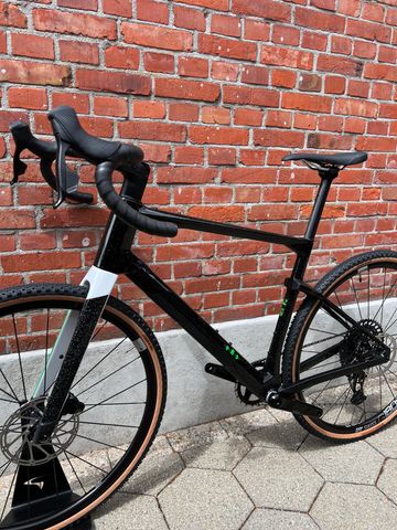 Used BMC NEW! URS 01 Four Gravel Carbon/SRAM GX AXS 1x12/Size L/DT-Swiss 2024 Road & Gravel, Green — image 12 of 16