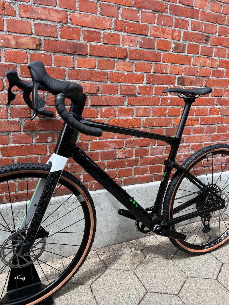 Used BMC NEW! URS 01 Four Gravel Carbon/SRAM GX AXS 1x12/Size L/DT-Swiss 2024 Road & Gravel, Green — image 12 of 16