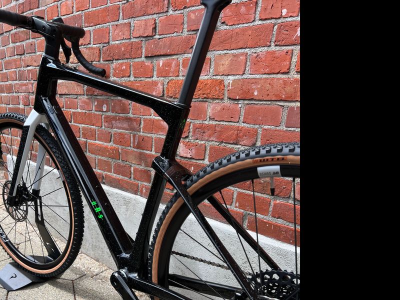 Used BMC NEW! URS 01 Four Gravel Carbon/SRAM GX AXS 1x12/Size L/DT-Swiss 2024 Road & Gravel, Green — image 13 of 16