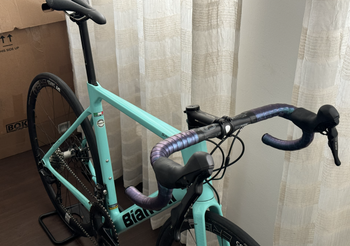 Used Bianchi Sprint 105 Disc 2021 Road & Gravel, Blue — image 3 of 5