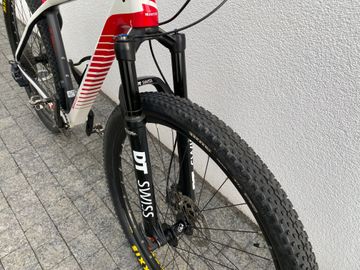 Used White Killer Mountainbike, Red — image 5 of 6