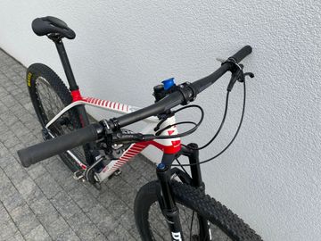 Used White Killer Mountainbike, Red — image 4 of 6