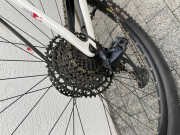 Used White Killer Mountainbike, Red — image 3 of 6