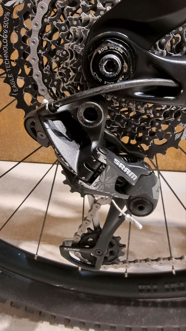 Used Trek Slash 8 2020 Mountainbike — image 8 of 13