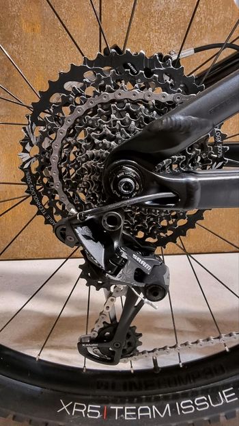Used Trek Slash 8 2020 Mountainbike — image 9 of 13