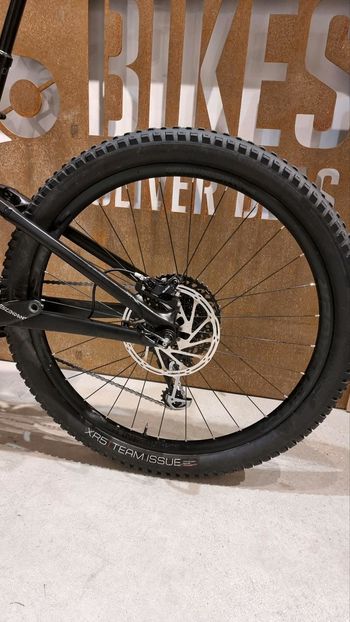 Used Trek Slash 8 2020 Mountainbike — image 11 of 13