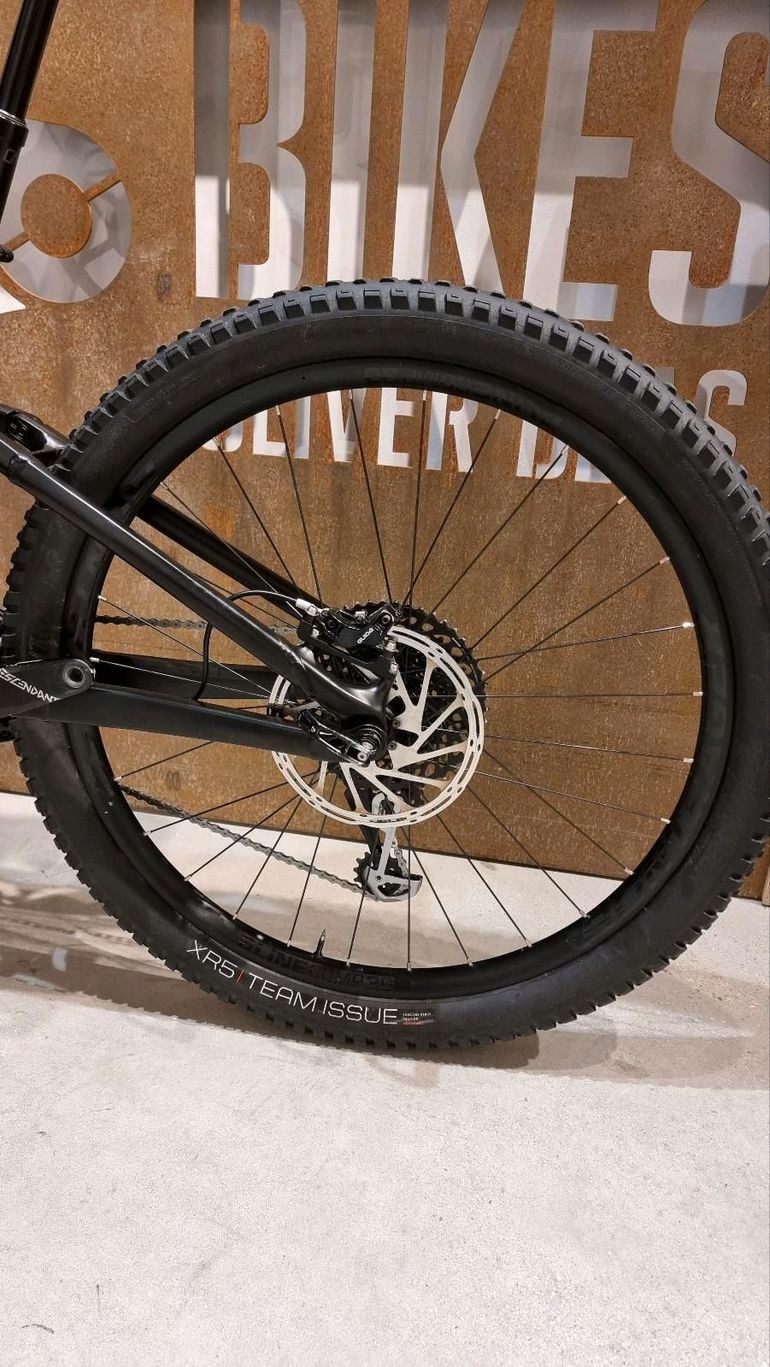 Used Trek Slash 8 2020 Mountainbike — image 11 of 13
