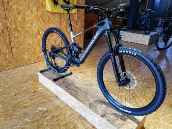 Gebrauchtes Mondraker NEAT R 2024 2024 Mountainbike, Hellgrau, 29 — Bild 4 von 5