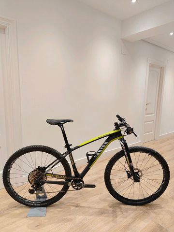 Käytetty Canyon Exceed CF SLX 9.0 Pro Race Team 2018 2018 MTB