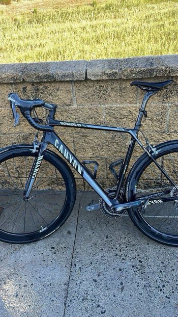 Gebrauchtes Canyon Ultimate CF SLX 8.0 2018 2018 Road & Gravel, Schwarz — Bild 1 von 5