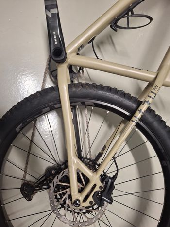 Used Commencal META HT AM RIDE SAND 2022 Mountainbike, Light Gray — image 10 of 12