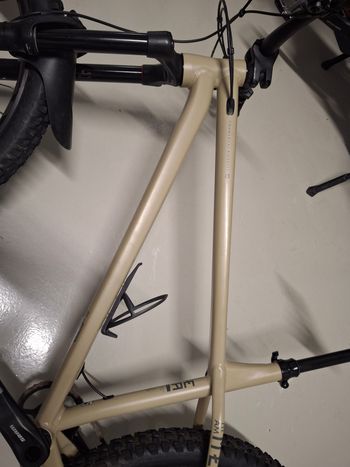 Used Commencal META HT AM RIDE SAND 2022 Mountainbike, Light Gray — image 11 of 12