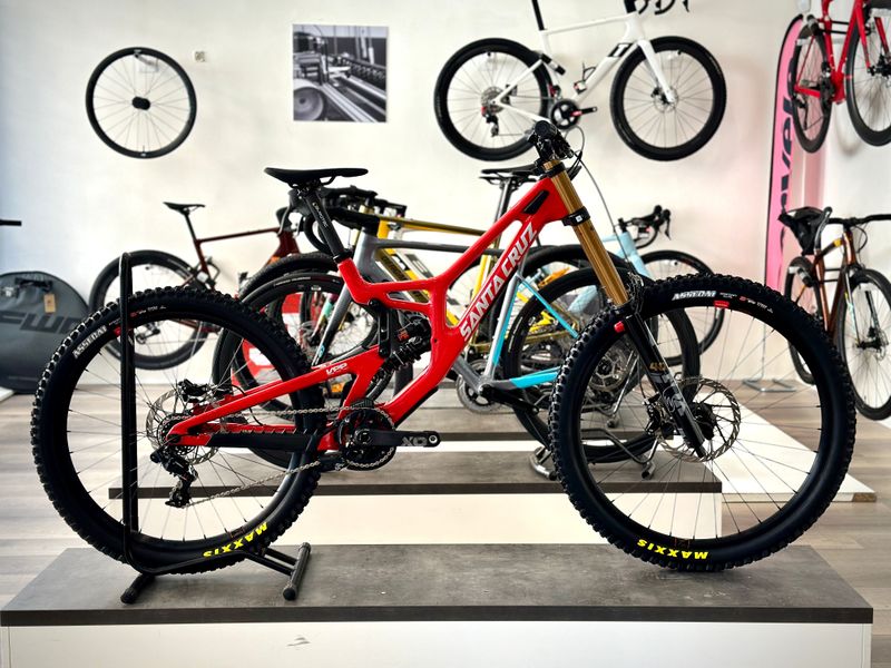 Used Santa Cruz V10 DH X01 / Carbon CC 2024 2024 MTB