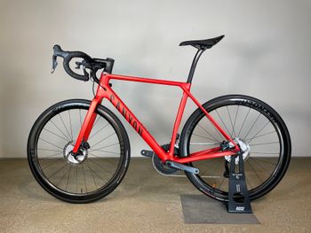 Used Canyon Endurace CF SL Disc 8.0 Aero Di2 2021 Road & Gravel — image 3 of 5