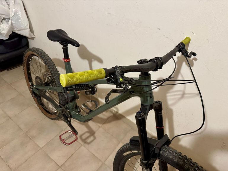 Used Commencal META SX 2023 2023 Mountainbike, Green, 29, 27.5 — image 7 of 8