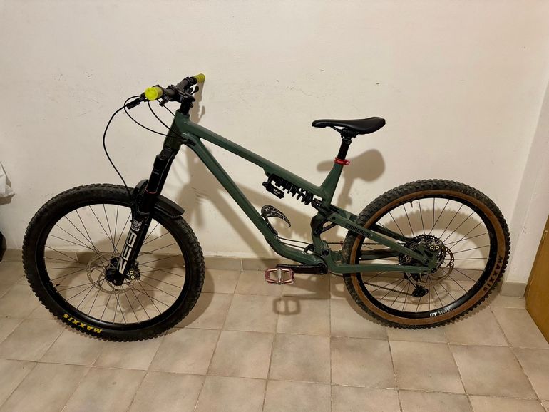 Used Commencal META SX 2023 2023 Mountainbike, Green, 29, 27.5 — image 6 of 8