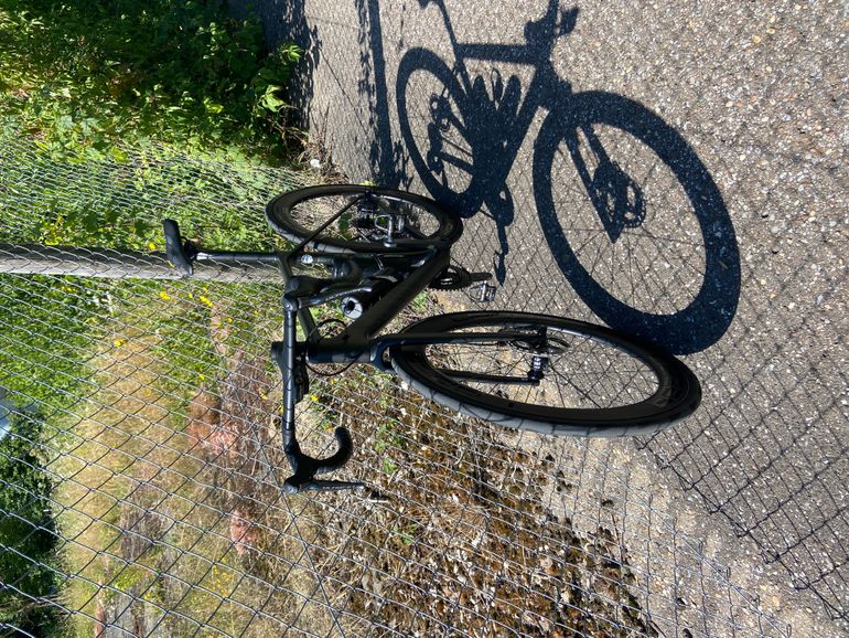 Used Canyon Ultimate CF SL 8 Disc Di2 2021 Road & Gravel, Black — image 3 of 10