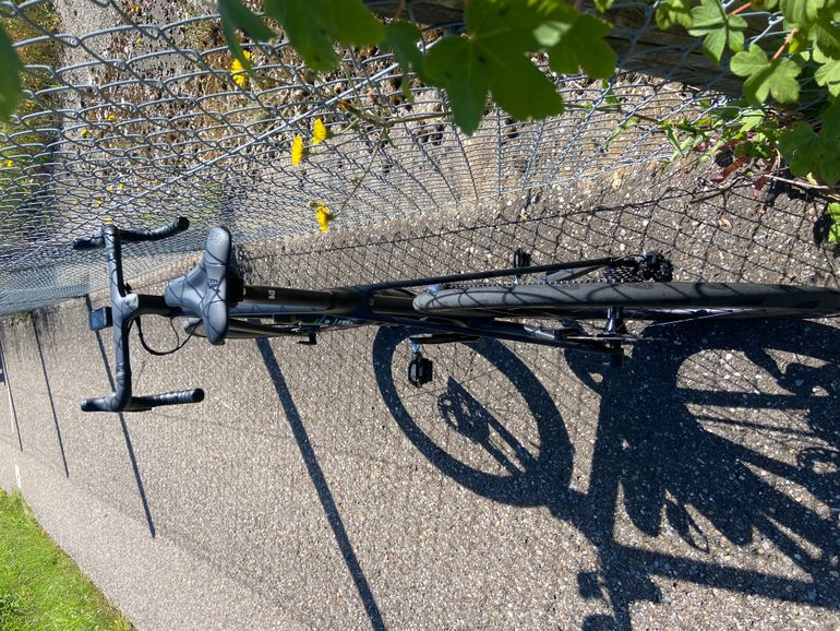 Used Canyon Ultimate CF SL 8 Disc Di2 2021 Road & Gravel, Black — image 4 of 10