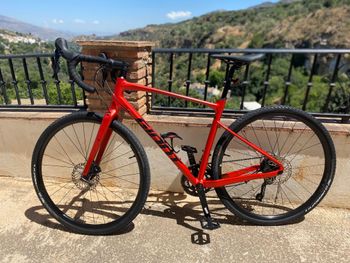 Used Giant Revolt 1 2022 2022 Road & Gravel, Red — image 2 of 10