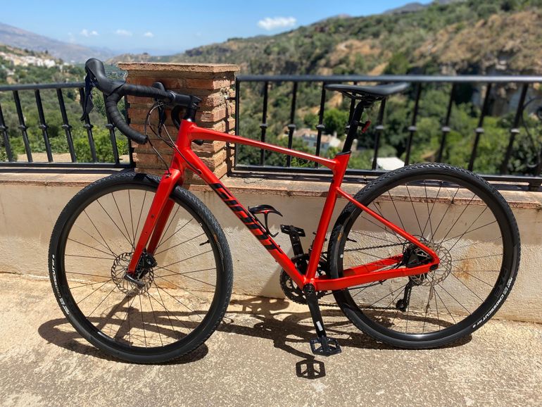 Used Giant Revolt 1 2022 2022 Road & Gravel, Red — image 2 of 10