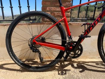 Used Giant Revolt 1 2022 2022 Road & Gravel, Red — image 3 of 10