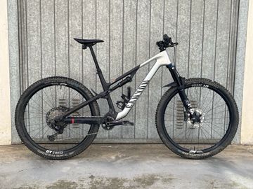 Tweedehands Canyon Neuron CF 9 2024 2024 Mountainbike — afbeelding 1 van 5