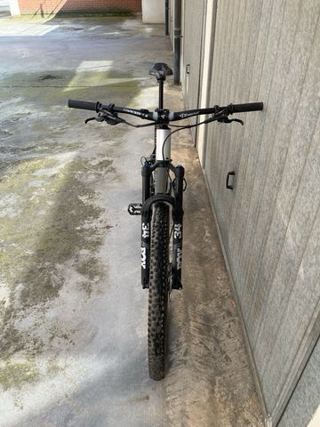 Tweedehands Canyon Neuron CF 9 2024 2024 Mountainbike — afbeelding 2 van 5