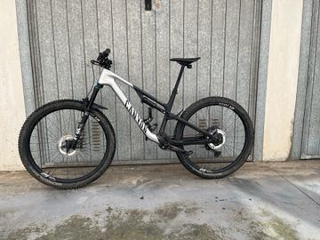 Tweedehands Canyon Neuron CF 9 2024 2024 Mountainbike — afbeelding 4 van 5