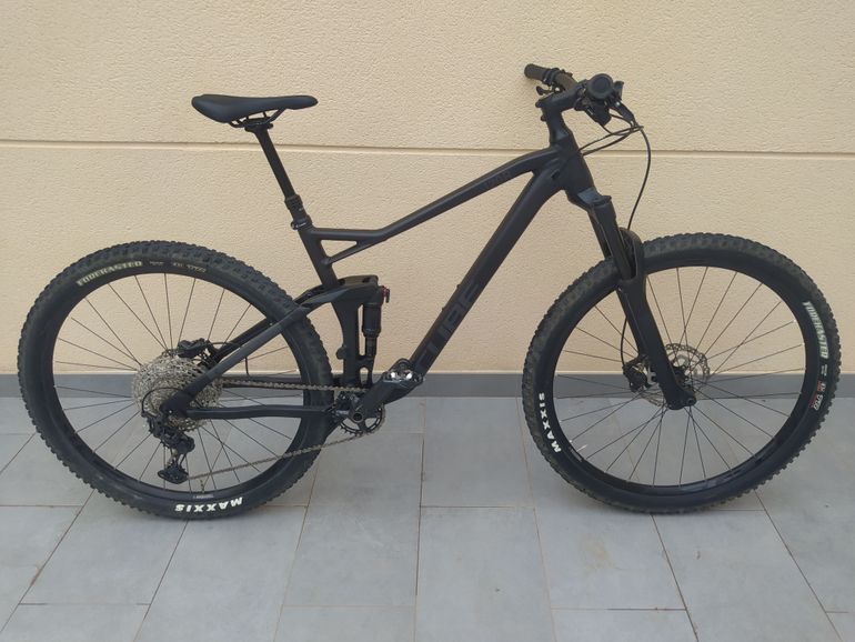 Used CUBE STEREO 120 RACE 29 2022 Mountainbike, Negro — image 1 of 6