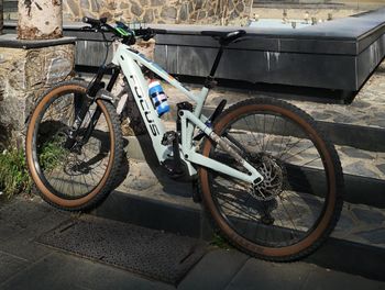 Focus JAM2 6.8 NINE 2021 2021 Mountainbike usato, Bianco — immagine 1 di 7
